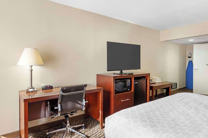 1 King Bed (15 of 15)