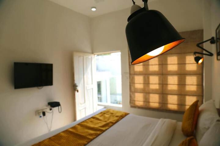 Room 2 of 167