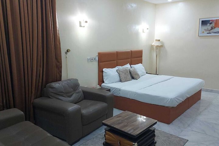 Room 9 of 46