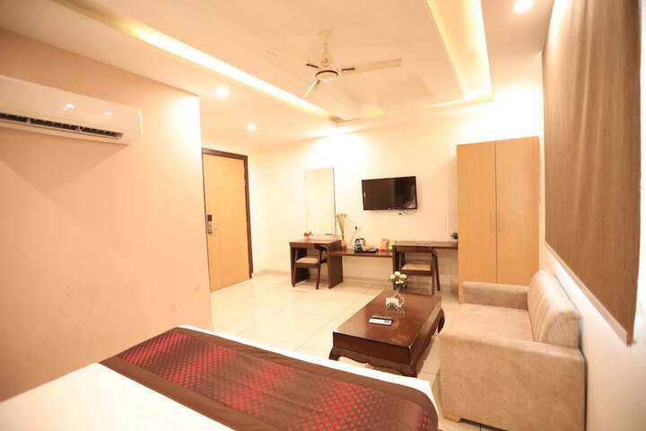 Room 5 of 24