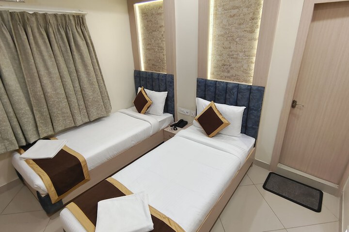 Room 12 of 32