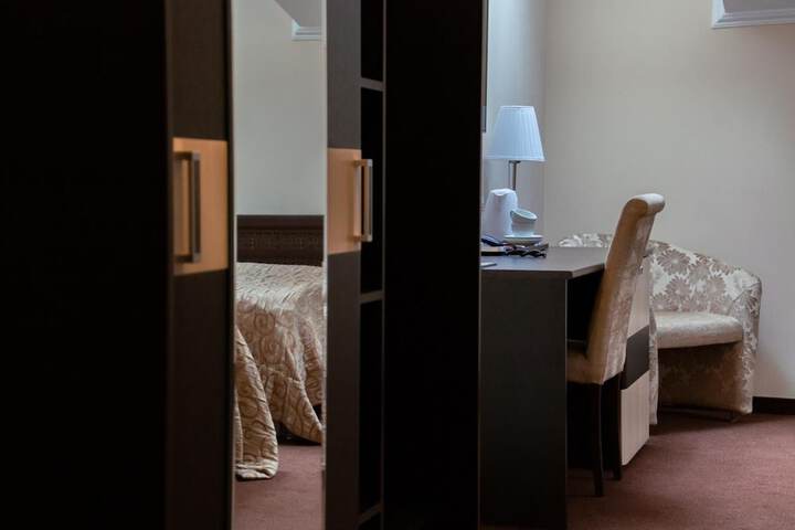Room 17 of 60