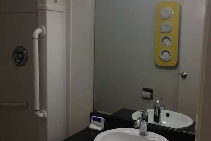 Bathroom sink