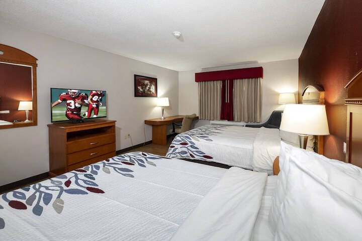 Deluxe Quadruple 2 Queen Beds (8 of 9)