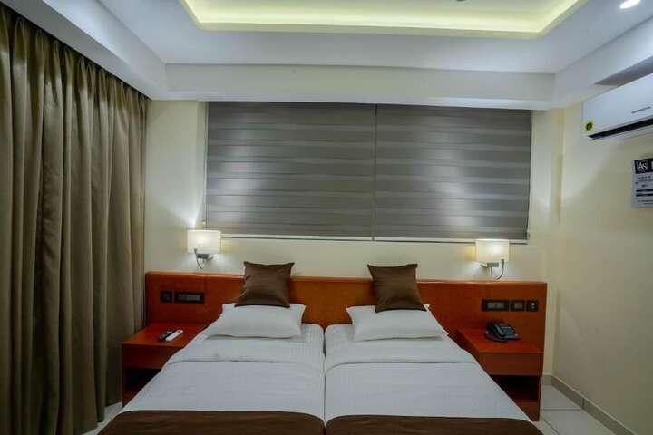 Room 3 of 10