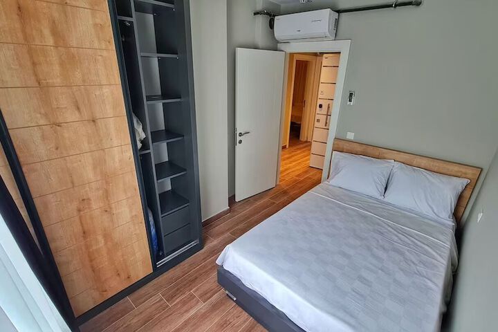 Room 4 of 43
