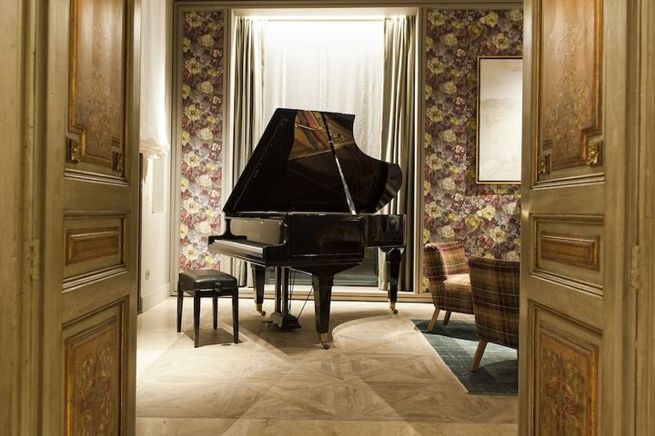 Guest Lobby