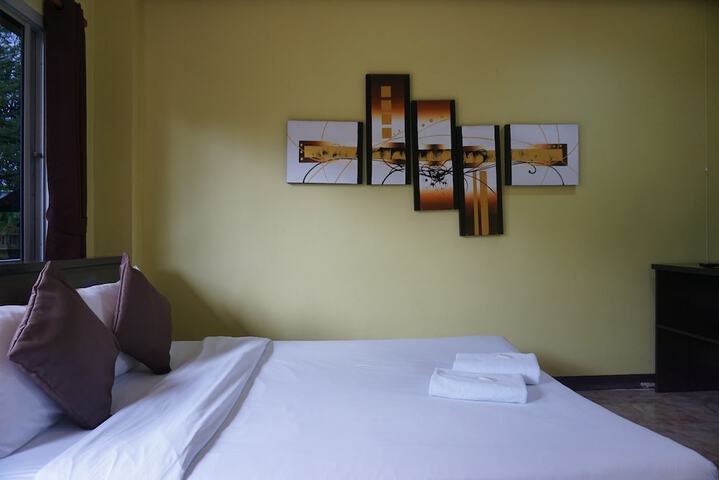 Room 4 of 40