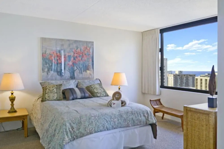 Image of 2-2504 Waikiki Banyan