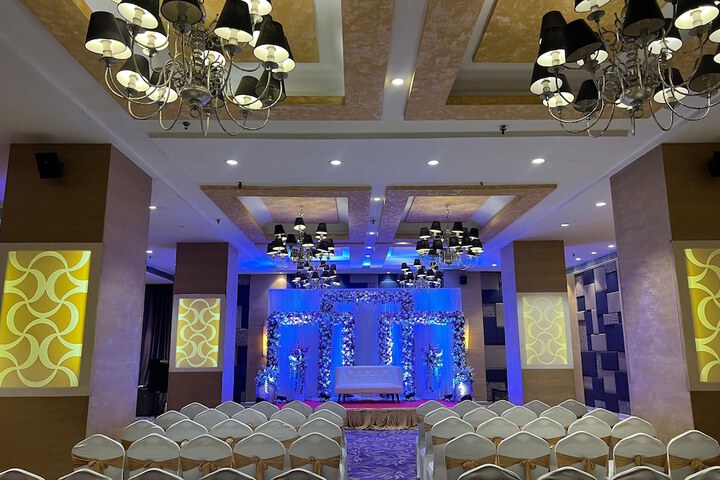 Ballroom/Hall 71 of 87