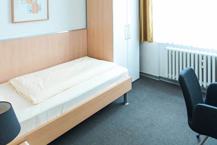 Room 13 of 35
