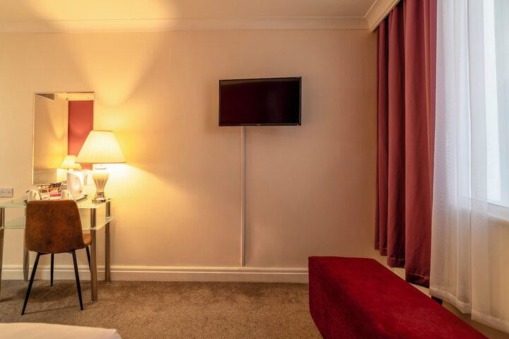 Room 32 of 66