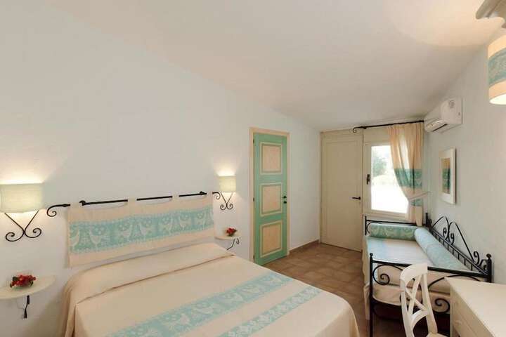 Room 7 of 16