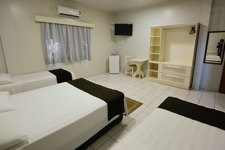 Room 12 of 40