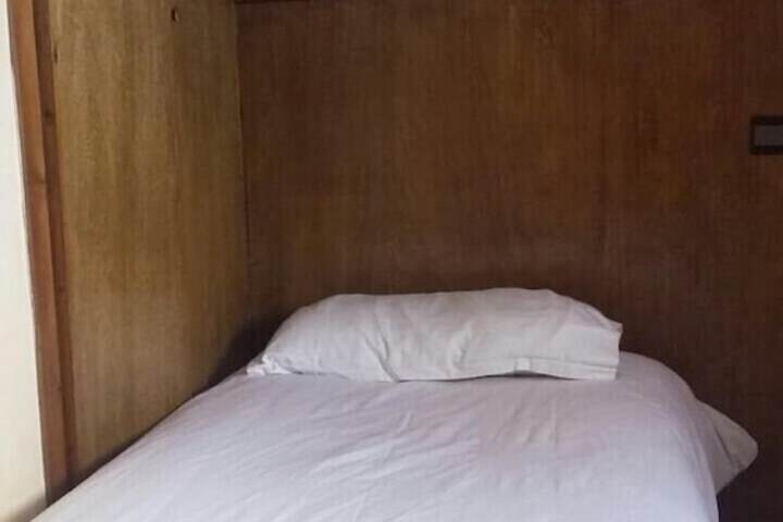 Room 4 of 32