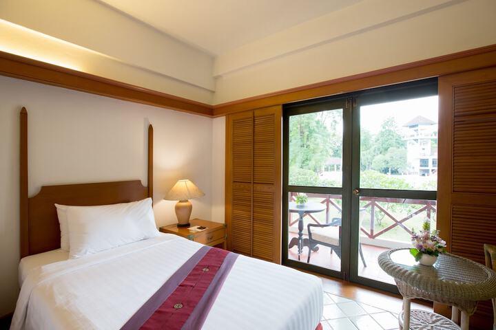 Room 7 of 75