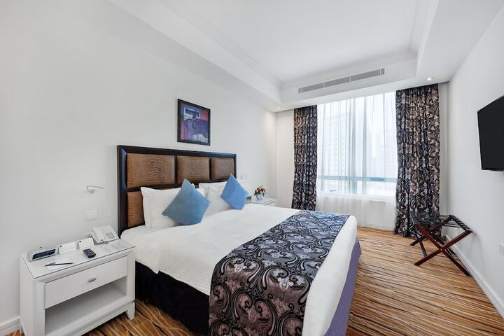 Room 6 of 67