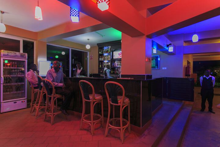 Lounge 39 of 52