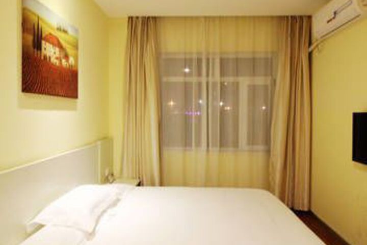 Room 5 of 9