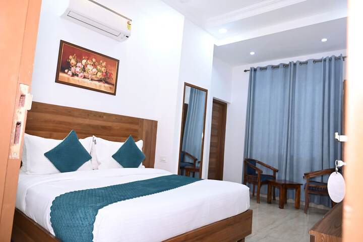 Room 4 of 27