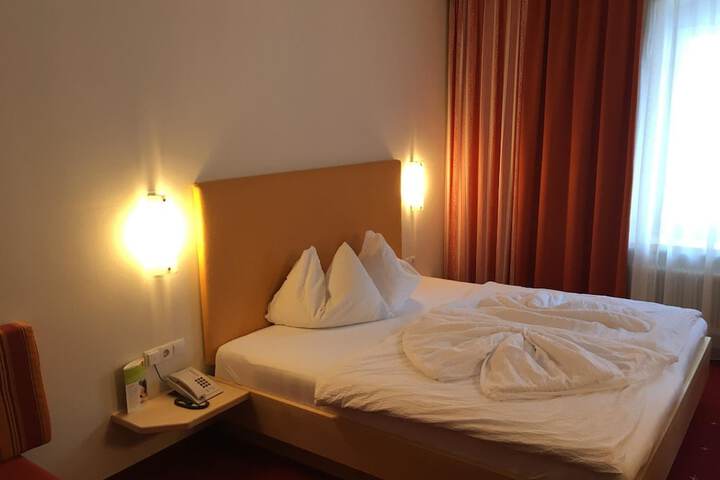 Room 6 of 21