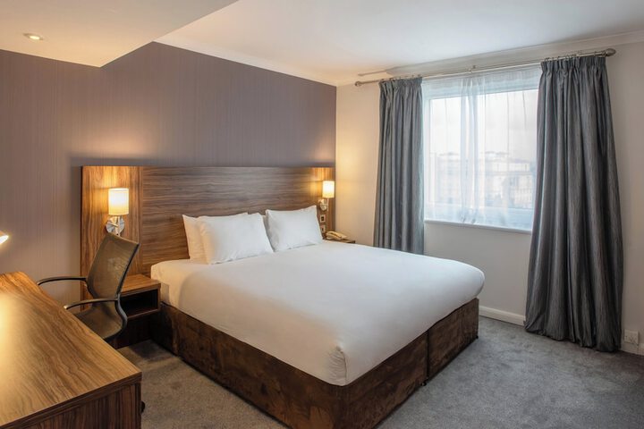 Room 32 of 177