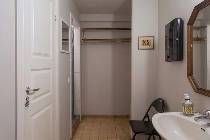 Room 63 of 87