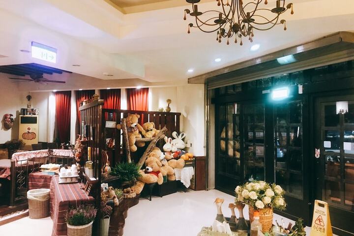 Room 27 of 49