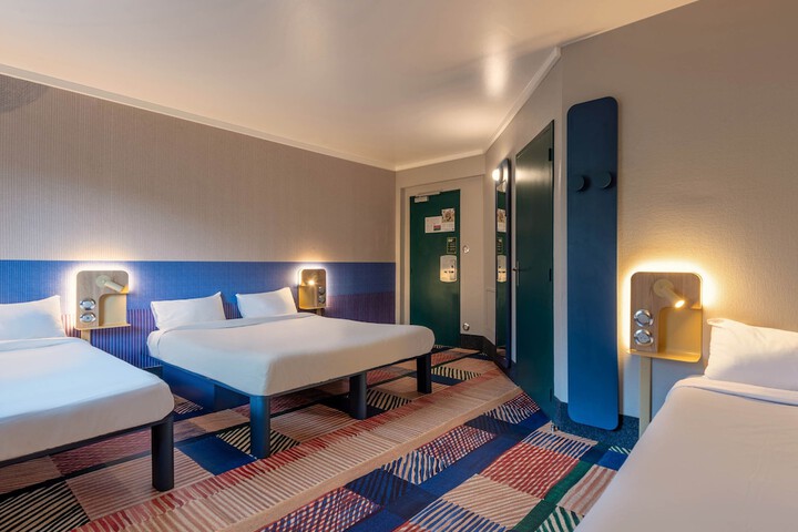 Room 9 of 34