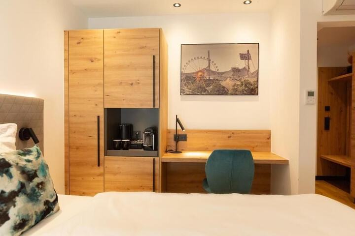 Room 5 of 34