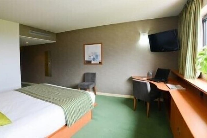 Room 52 of 113