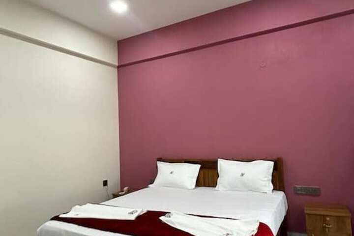 Room 5 of 14