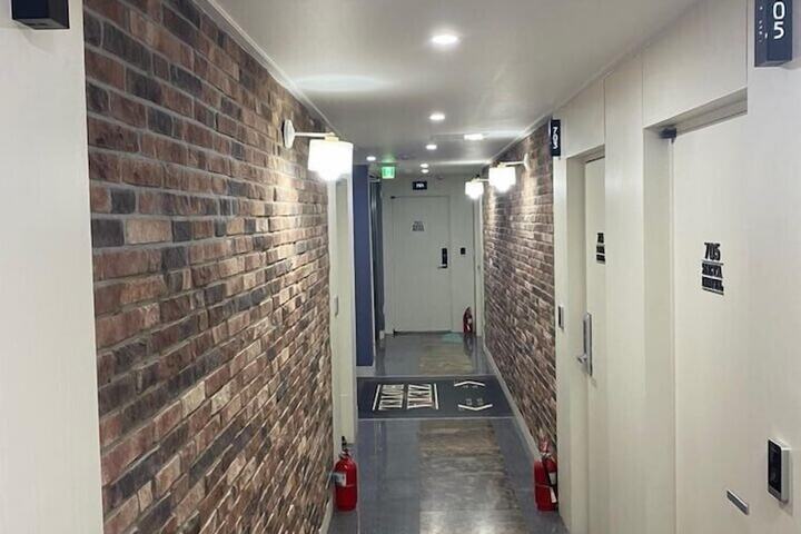 Ballroom/Hall 27 of 27
