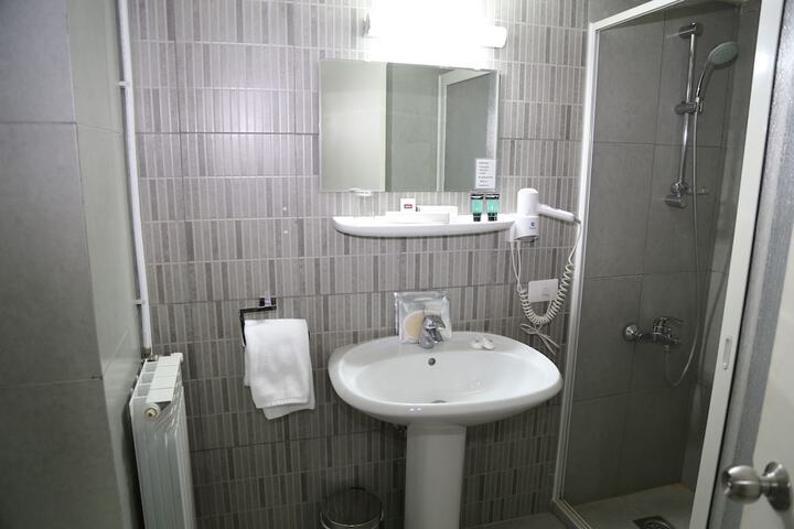 Room 26 of 54