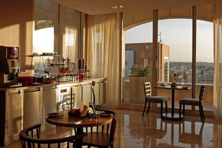 Dining 144 of 195