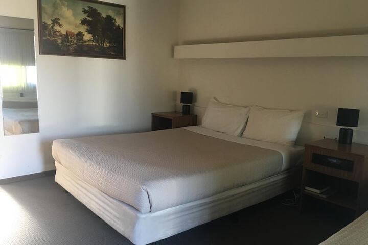 Room 4 of 32