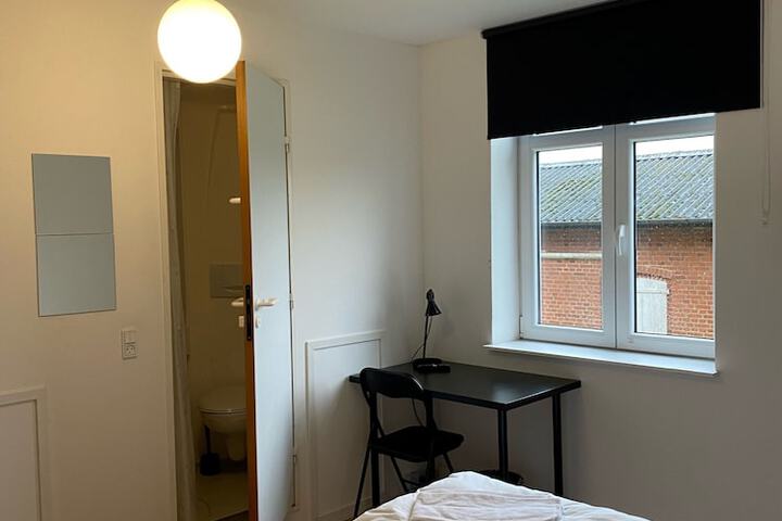 Room 7 of 16