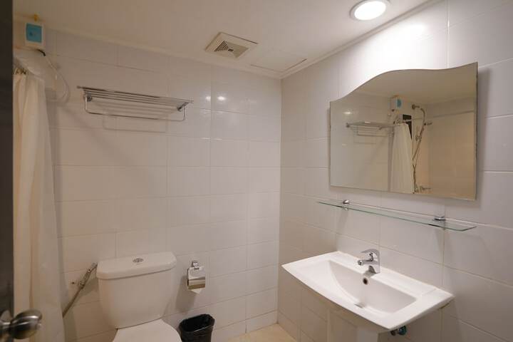 Room 13 of 27