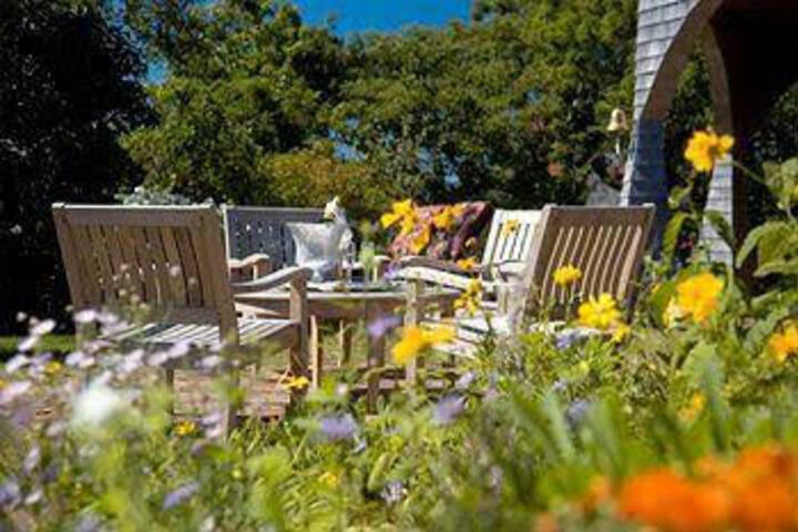 Image of LANDS END INN