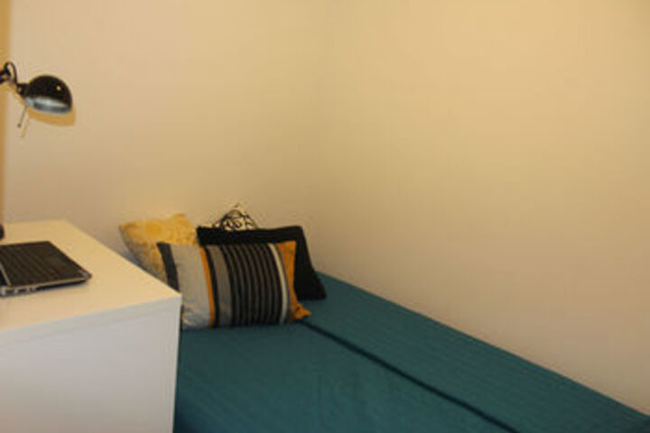 Room 4 of 12