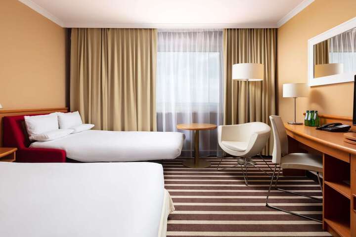 Room 36 of 100