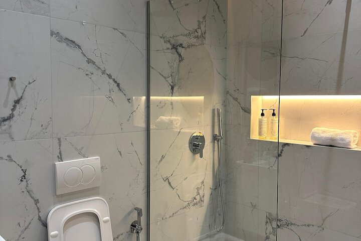 Room 32 of 48