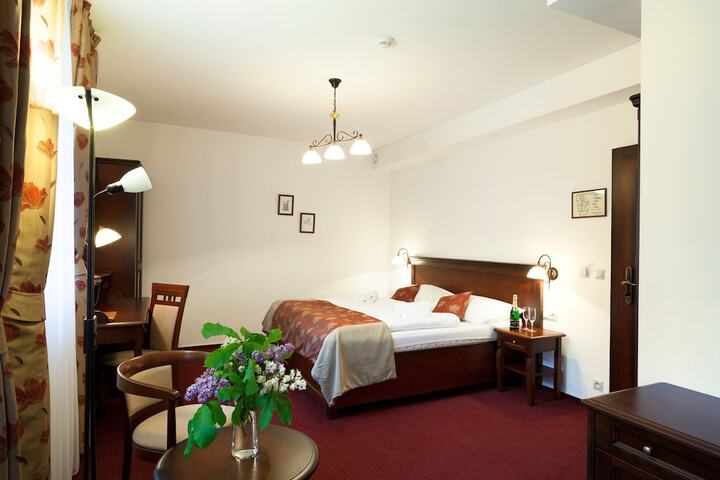 Room 5 of 43