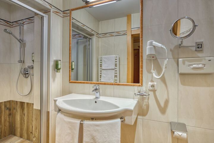Room 105 of 171
