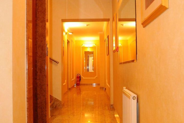 Ballroom/Hall 47 of 51