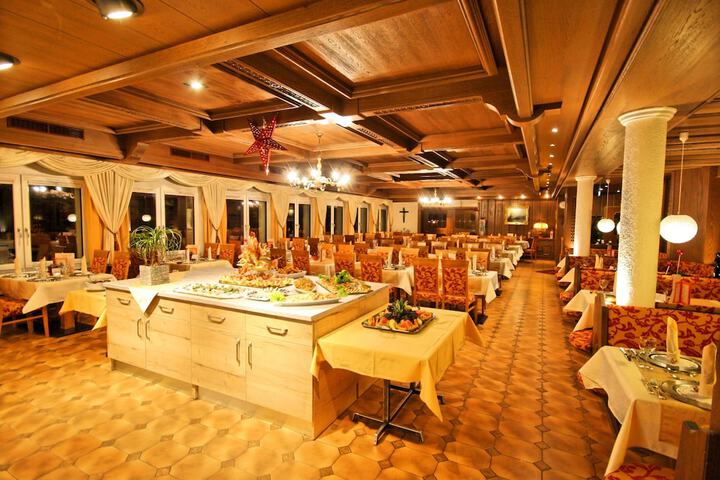 Dining 39 of 60