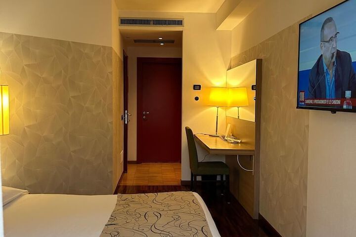 Room 16 of 64