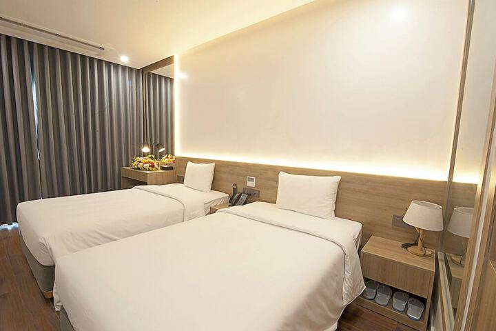 Room 9 of 28
