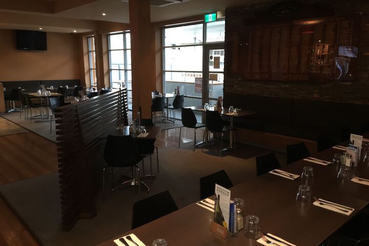 Dining 11 of 16