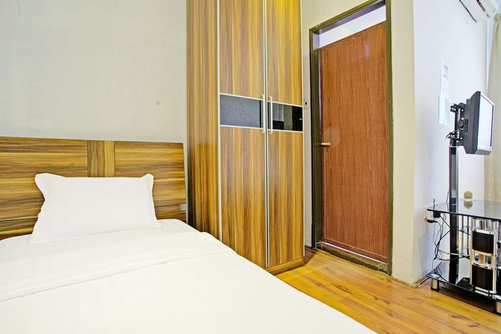 Room 8 of 27